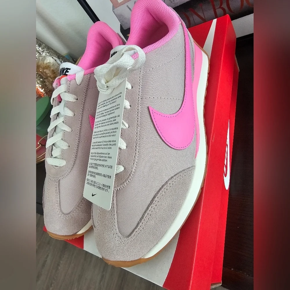 Nike nwt stylish